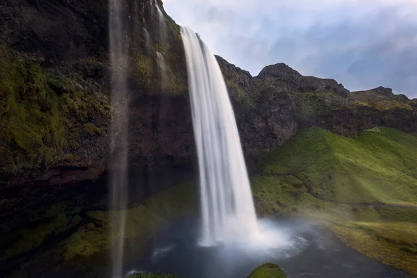 Plan Faible Angle Belle Cascade Seljalandsfoss Islande Descendant Cascade Une — Photo