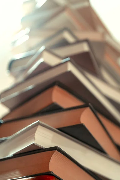 Eine Flache Aufnahme Eines Bücherstapels Auf Weißem Hintergrund — Stockfoto