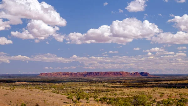 Une Photographie Lointaine Sur Paysage Désertique Verdoyant Vers Haasts Bluff — Photo