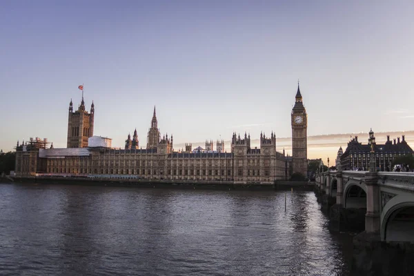 Plan Vertical Tour Big Ben Chambre Parlement Derrière Tamise Londres — Photo