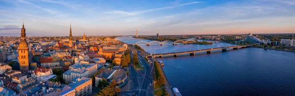 Flygbild Riga Lettland Med Berömda Katedraltorn Och Broar Över Floden — Stockfoto