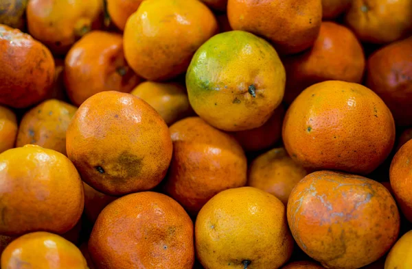 Närbild Skott Hög Med Färska Färgglada Mandariner Fruktmarknad — Stockfoto