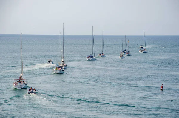 Мурция Испания Августа 2020 Года Фантастические Лодки Плывущие Вместе Длинное — стоковое фото