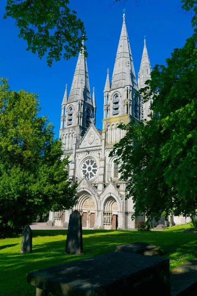 Uma Foto Vertical Catedral Saint Fin Barre Cork Irlanda Com — Fotografia de Stock