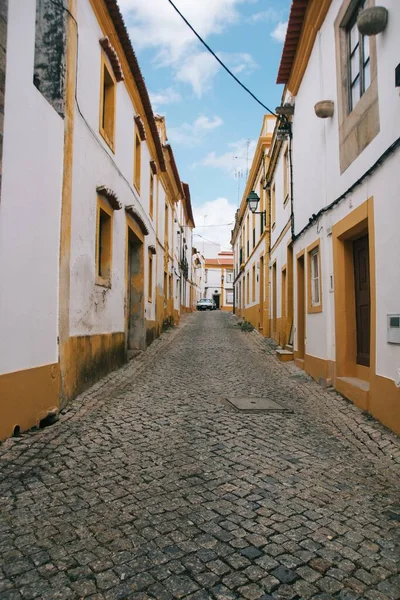 Tiro Ângulo Baixo Bairro Com Mesmo Estilo Edifícios — Fotografia de Stock