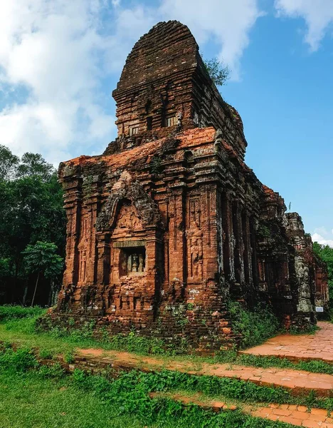 Eine Vertikale Aufnahme Einer Ruine Vietnam — Stockfoto