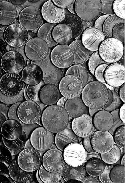 Вертикальний Сірниковий Дріб Румунських Нікельованих Сталевих Монет 2005 Року — стокове фото