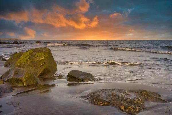 Una Hermosa Toma Una Orilla Del Mar Atardecer — Foto de Stock