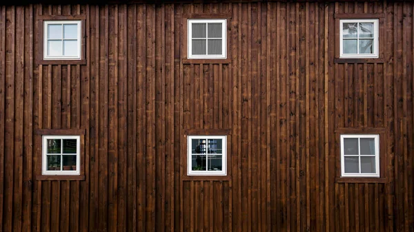 Colpo Livello Degli Occhi Della Facciata Edificio Legno Con Finestre — Foto Stock