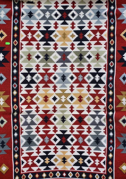罗马尼亚布科维纳传统地毯的垂直特写 — 图库照片