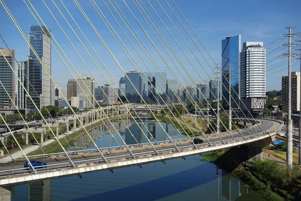 Una Hermosa Toma Del Puente Octavio Frias Oliveira Los Edificios — Foto de Stock