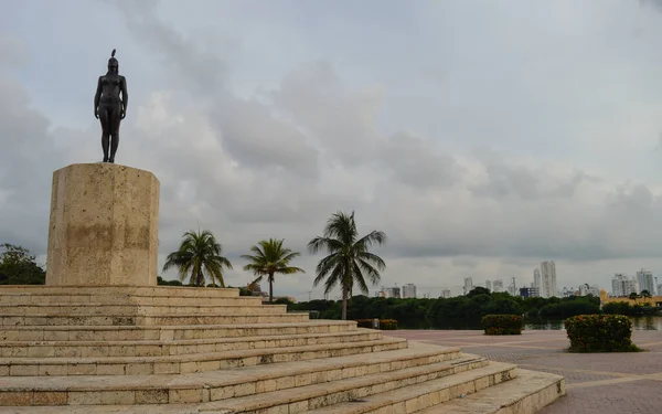 Статуя Бежевим Єдесталом Сходами India Catalina Cartagena Colombia — стокове фото