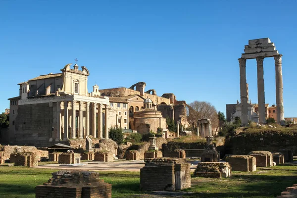 意大利罗马一座古寺的废墟 阳光灿烂 — 图库照片