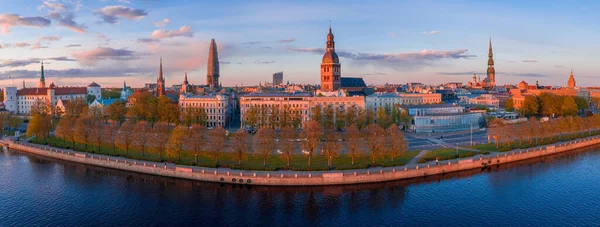 Flygfotografering Den Vackra Staden Riga Lettlands Huvudstad Solnedgången — Stockfoto