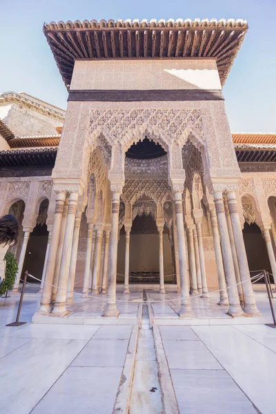 Plano Bajo Ángulo Del Palacio Alhambra Granada España — Foto de Stock