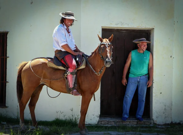 Corrrientes Argentina Ápr 2014 Egy Városban Egy Gaucho Meglátogatja Szomszédját — Stock Fotó