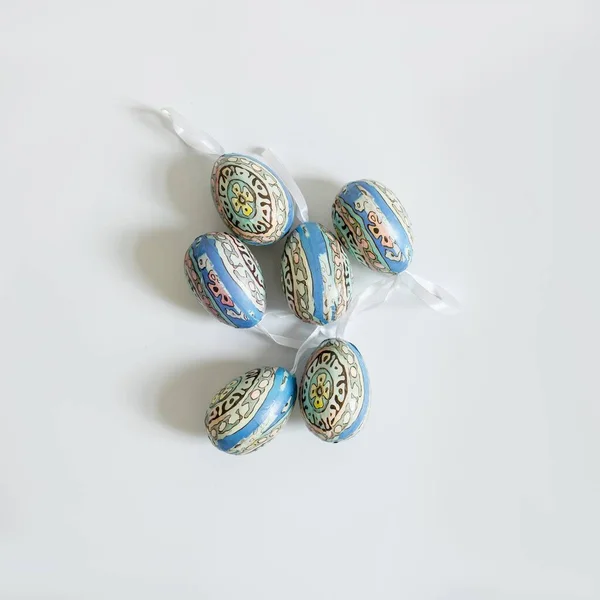 Una Vista Dall Alto Piccole Uova Cioccolato Decorate Pasqua Isolate — Foto Stock