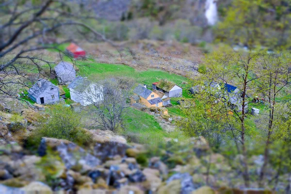 Aurland Noorwegen Mei 2015 Uitzicht Kleinschalige Noorse Boerderij Bergen Met — Stockfoto