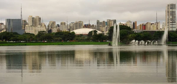 Uma Bela Foto Lago Parque Ibirapuera Paisagem Urbana São Paulo — Fotografia de Stock