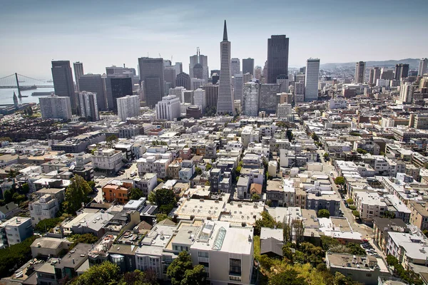 Bulutlu Bir Gökyüzüne Karşı Yüksek Binalarla San Francisco Kaliforniya Şehir — Stok fotoğraf