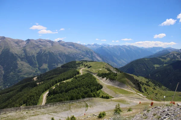 Een Betoverend Uitzicht Het Bergachtige Landschap Saint Etienne Tinee Frankrijk — Stockfoto