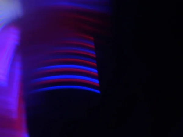 Koyu Arkaplandaki Renkli Neon Işık Çizgilerinin Dijital Bir Çizimi — Stok fotoğraf
