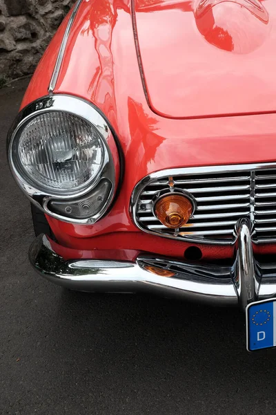 Plan Vertical Une Vieille Voiture Vintage Rouge — Photo