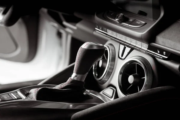 Zbliżenie Ujęcie Luksusowego Czarnego Samochodu Wnętrze — Zdjęcie stockowe