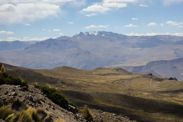 Tiro Aéreo Uma Paisagem Montanhosa Colca Canyon Ajpi Peru — Fotografia de Stock