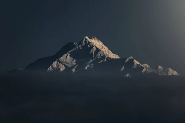 Bel Colpo Una Montagna Innevata Tramonto — Foto Stock