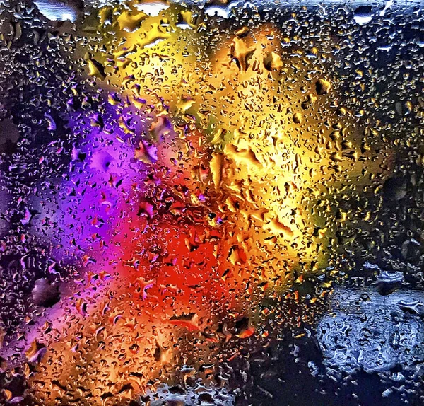 Närbild Bild Vattendroppar Glas Med Färgglad Bakgrund — Stockfoto