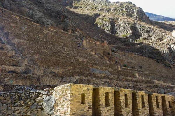Πέτρινος Τοίχος Και Κατασκευές Στα Ερείπια Του Αρχαιολογικού Πάρκου Ollantaytambo — Φωτογραφία Αρχείου