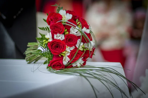 Wedding Bouquet Red Roses Table — Stock Photo, Image