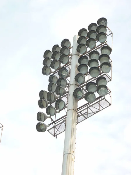 Tiro Ângulo Baixo Vertical Uma Torre Luz Estádio — Fotografia de Stock