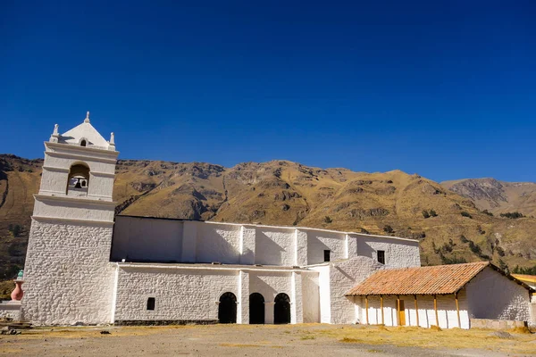 Een Gebouw Colca Canyon Arequipa Gevangen Peru Een Zonnige Dag — Stockfoto