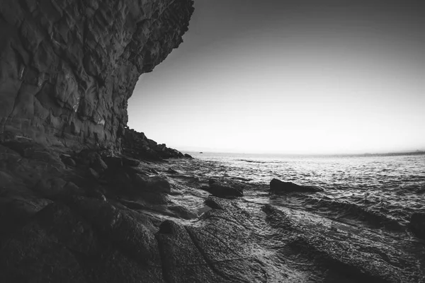Grayscale Shot Cliff Sea — Stock Photo, Image