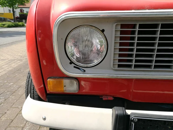 Uma Foto Close Velho Farol Carro Retro Vermelho — Fotografia de Stock