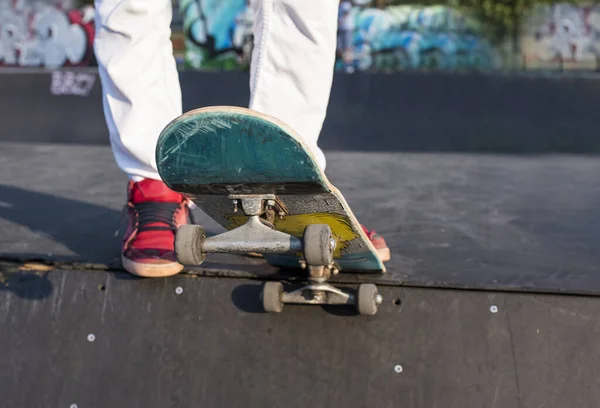 Een Close Shot Van Een Man Een Skateboard — Stockfoto