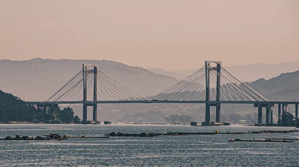 Een Landschapsopname Van Rande Bridge Ria Vigo Estuarium Spanje Een — Stockfoto