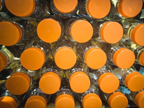 Оранжевые Крышки Пластиковых Бутылок Сверху — стоковое фото