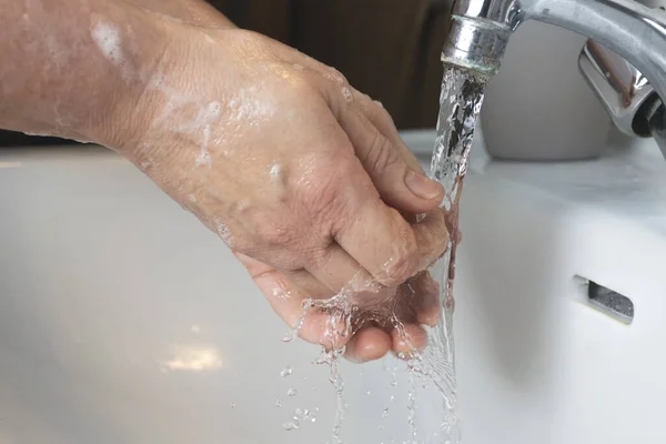 Primo Piano Maschio Che Lava Mani Con Sapone Schiumoso Covid — Foto Stock