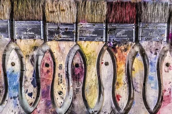 Eine Hochwinkel Aufnahme Von Ausgekleideten Pinsel Mit Anderer Farbe — Stockfoto