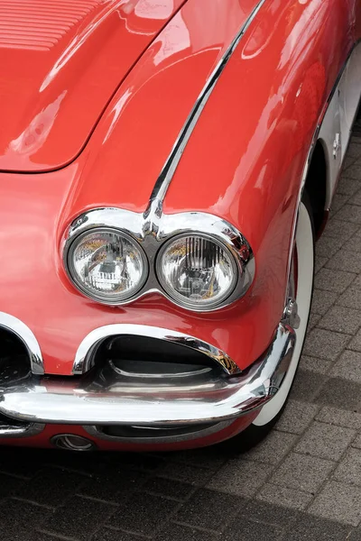 Tiro Vertical Velho Carro Vintage Vermelho — Fotografia de Stock