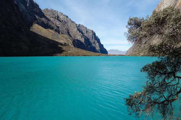 Krásný Záběr Jezero Útesy Huascaran National Park Huallin Peru — Stock fotografie