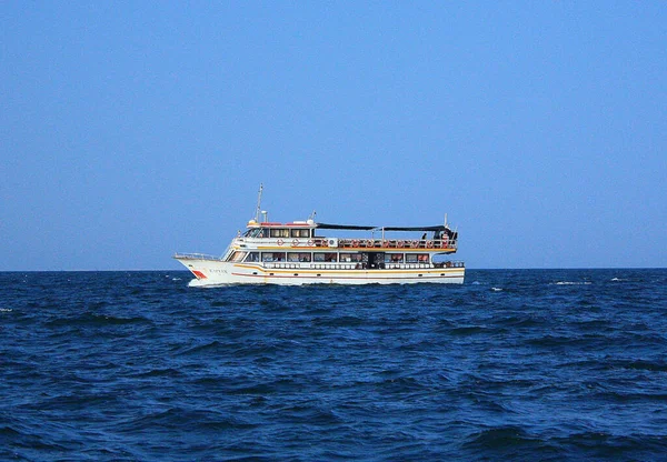 Mamaia Romania 2017年8月30日 一艘海上旅游船 在Mamaia Romia — 图库照片