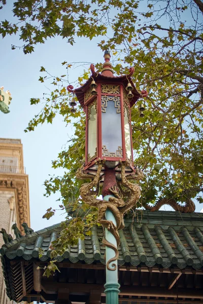 Vertical Shot Ornate Lantern Street Lamp Streets Chinatown San Francisco — Stock Photo, Image
