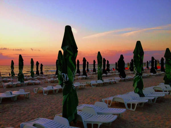 Мамайя Румыния Августа 2017 Года Зонтики Пляже Утром Берегу Моря — стоковое фото