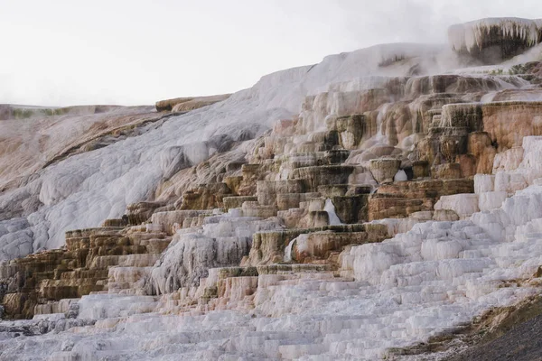 美国黄石公园的冰冻瀑布 — 图库照片