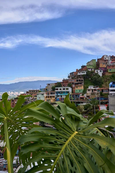 Una Vista Fascinante Hermoso Paisaje Urbano Bajo Cielo Nublado Medellín —  Fotos de Stock