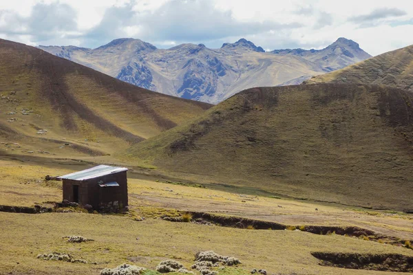 Una Humilde Casa Medio Del Valle Los Andes Camino Las — Foto de Stock
